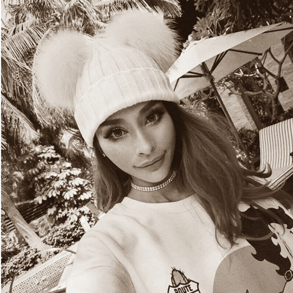 Knit beanie warm hat with pompoms (women, girls) - Picture 2 of 2